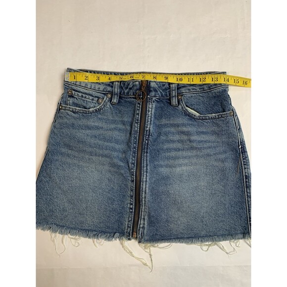 We the Free Skirt Womans 26 Blue Denim Mini Skirt Full Zipper Raw Hem Minimalist - Picture 5 of 6